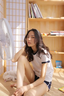 按着她的腰疯狂的撞击闷哼